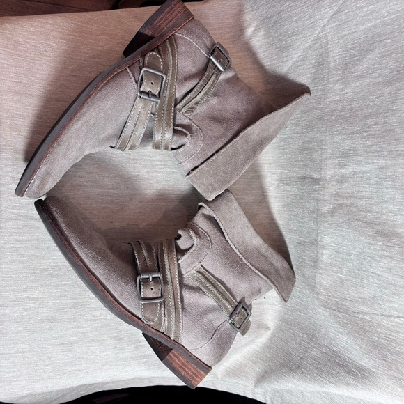 MATISSE Sz 9.5 Prospector Straps Buckles Slip On Suede Flat Heel  Ankle Booties - Picture 7 of 10